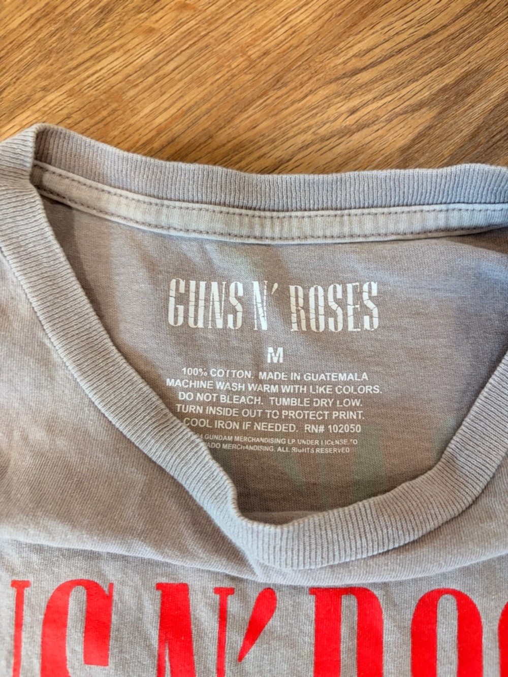 Guns N' Roses Cotton Skull & Roses Graphic Tee — Gray with Red & Yellow Print - Picture 3 of 5